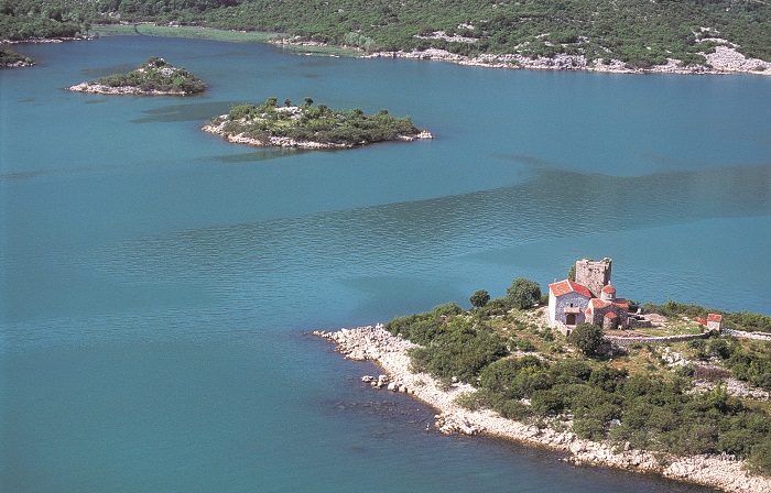 Dinastija Balšića, sagradila je manastire na ostrvima Skadarskog jezera
